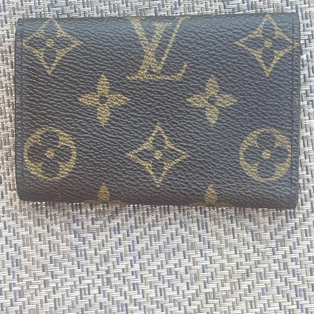 Authentic Louis Vuitton Brown monogram Key Holder key fob - Picture 4 of 14